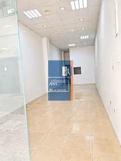 Street-Facing Shop Available in Prime Business Location