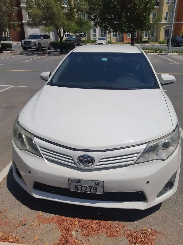Toyota Camry 2015 — photo 1 of 9
