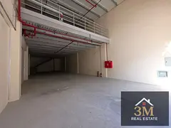 Showroom for annual rent / mezzanine / indoor bathroom /great price