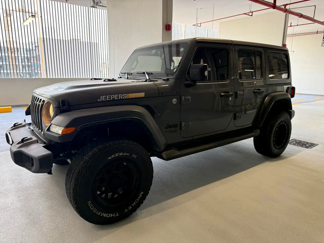 Jeep Wrangler Unlimited 2021 — photo 1 of 8