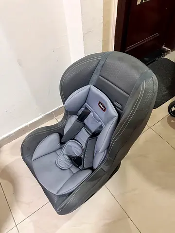 Grey infant car seat (rear/forward facing) in good condition