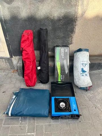 Camping gear bundle: sleeping bag, gas stove, chairs and air mattress - good condition
