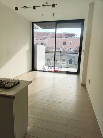 UNFURNISHED I BRIGHT LAYOUT I NEAR MALL