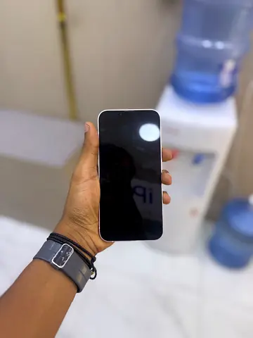 iPhone  13 256in good working condition — clean screen, no major scratches