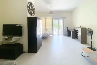Direct Access to Pool | Private Garden | Vacant