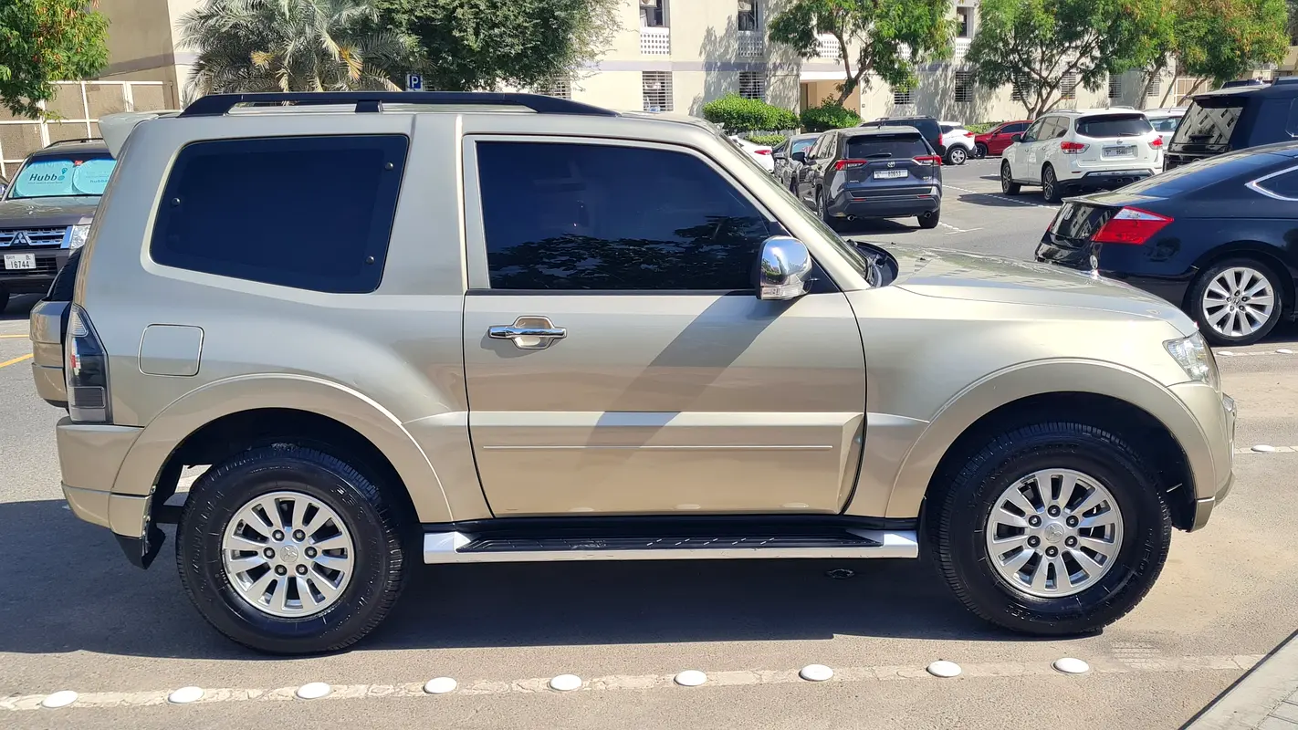 Mitsubishi Pajero 2013 — photo 1 of 20