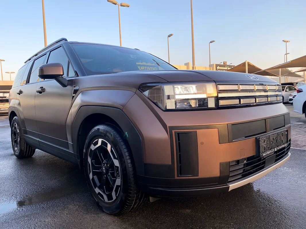Hyundai Santa Fe 2025 — photo 1 of 20