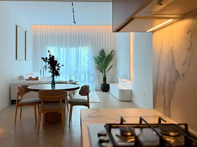 Renovated Huge 1 Br for Rent in Discovery