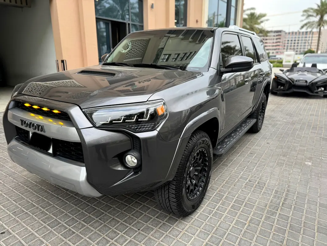Toyota 4Runner 2016 — photo 1 of 16
