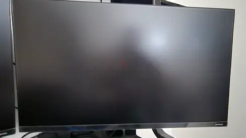 2 screens Samsung  LED PC - Good Condition