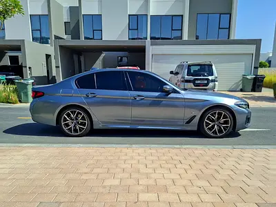 2022 BMW 5-SERIES photo 4