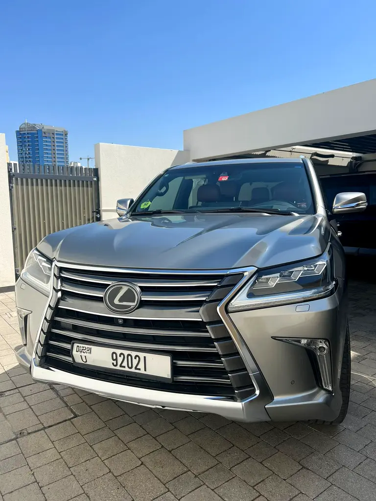 Lexus LX-Series 2018 — photo 1 of 9
