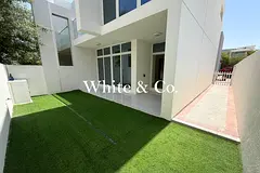 End Corner | Vacant | Freshly Renovated
