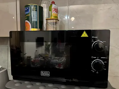 MICROWAVE - PERFECT CONDITION - BLACK DECKER