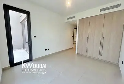 NEAR ENTRANCE | WALKING DISTANCE TO RGS