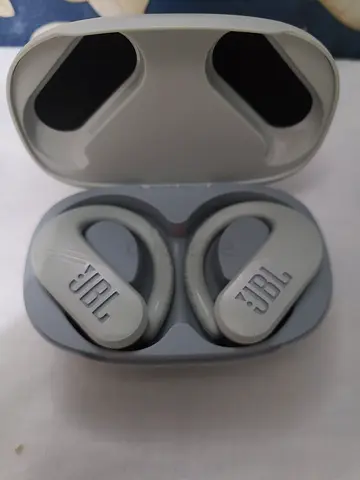 Endurance Peak 3 Dust And Water Proof True Wireless Active Earbuds White Good Condition