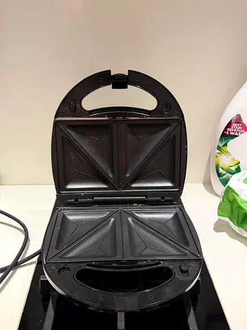 2-Slice Sandwich Maker / Toastie Maker - Compact