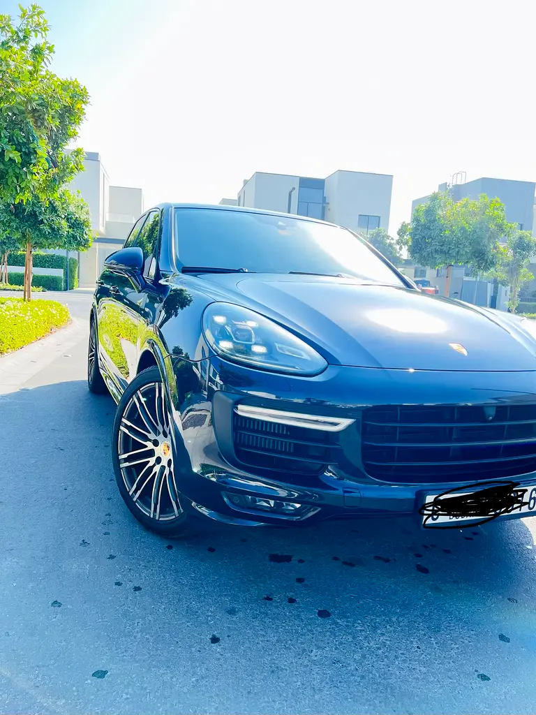 Porsche Cayenne 2016 — photo 1 of 12