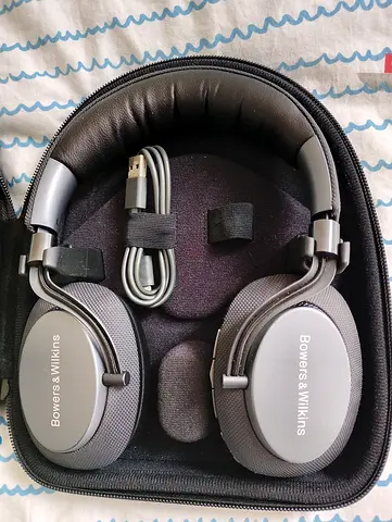 Bowers  Winkins pi7 Headphones Bluetooth