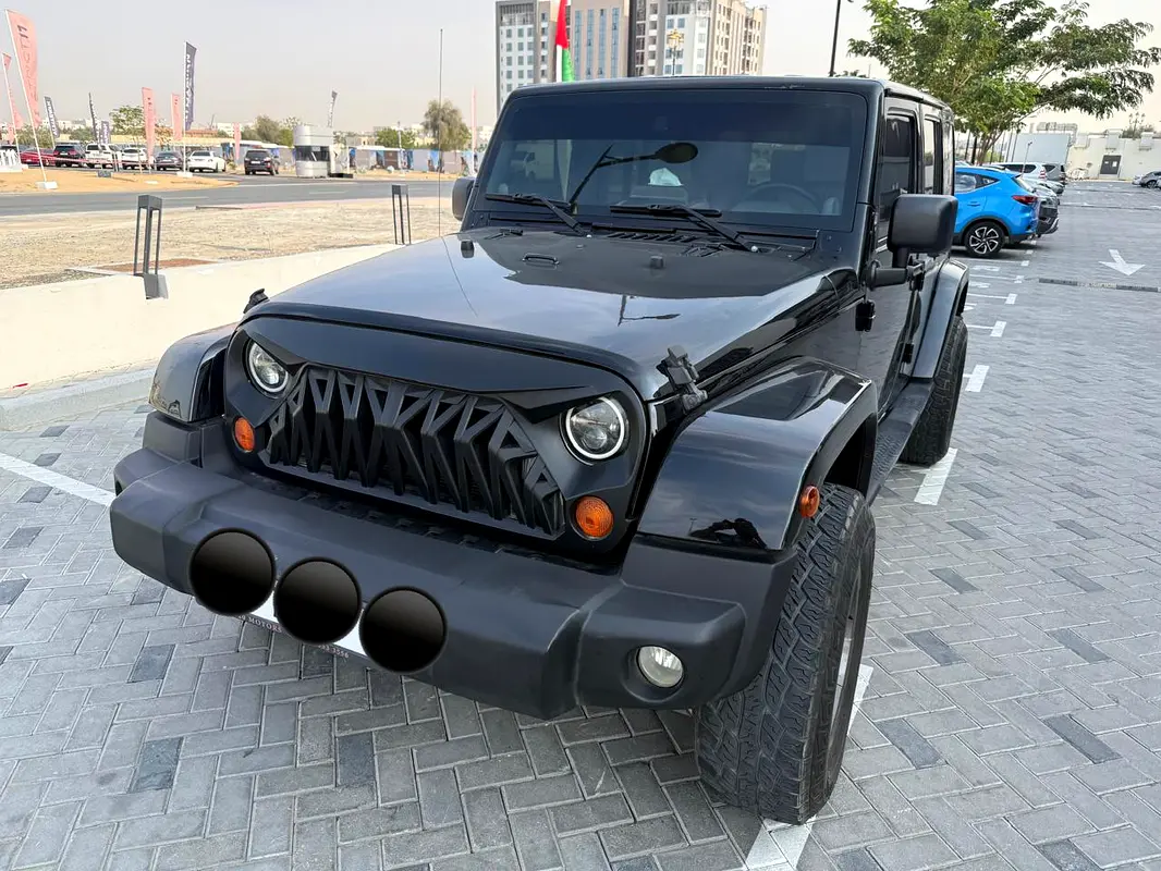 Jeep Wrangler Unlimited 2011 — photo 1 of 11