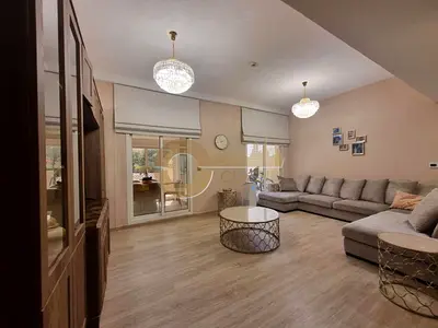 FULLY RENOVATED | FAMILY LIVING | SPACIOU SUNIT