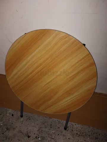 FREE SMAL ROUND TABLE PICK UP TODAY