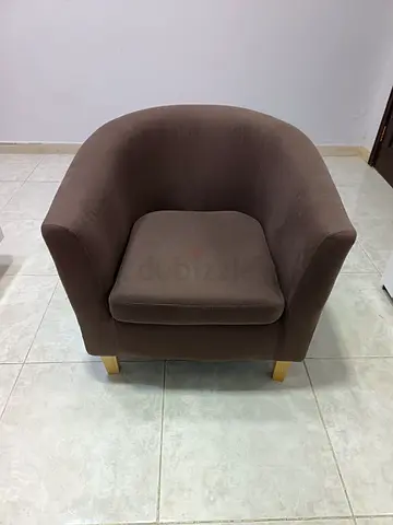 Comfortable Brown Cushioned Chair with Wooden Legs (Quick Sell)