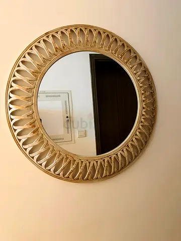 Round mirror