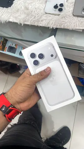 17 pro max 256 E sim Silver