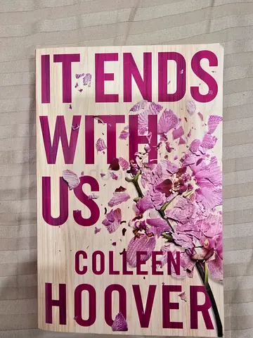 It Ends With Us by Colleen Hoover — Paperback