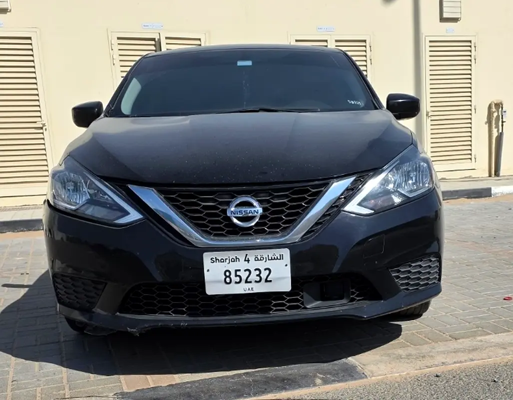 Nissan Sentra 2019 — photo 1 of 14