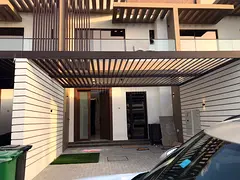 Luxurious | Prime location | Single row
