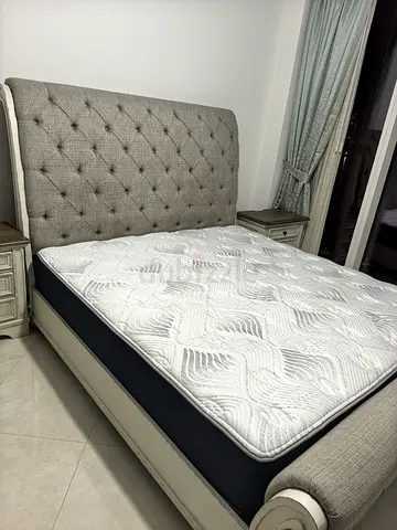 200*200 King upholstered bed frame with mattress - light grey, excellent condition