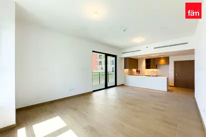 Balcony Connected to Ammenities | Big Bacony