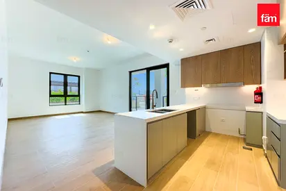Balcony Connected to Ammenities | Big Bacony