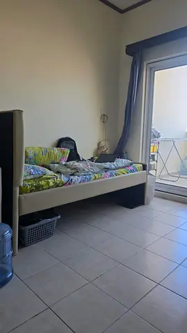 Only ladies spacious bedspace available for sharing in the gardens apartment just 300mtrs frm metro