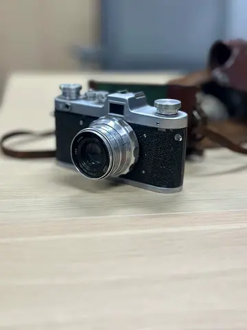 Old vintage 35mm Rangefinder Film Camera with leather Case