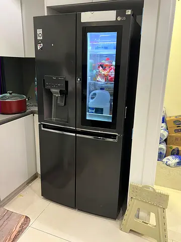 L.G insta view 4 door fridge for sell with water dispenser good working