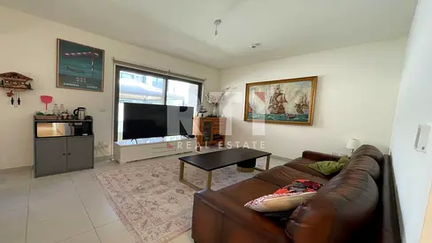 Unfurnished | Corner Unit | Close to Amenities