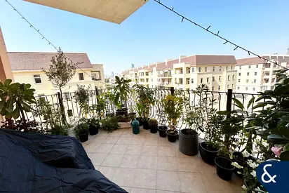 One Bed | Upgraded | VOT | 1081 Sqft.