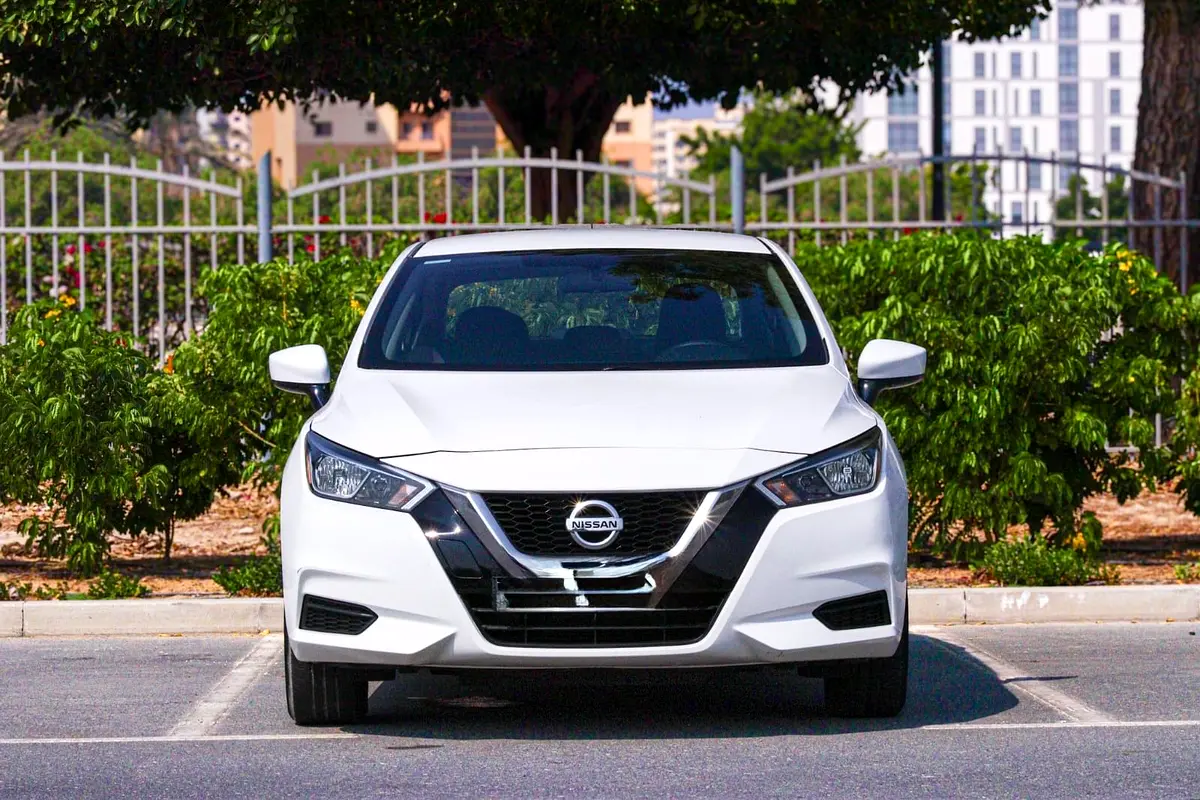 Nissan Sunny 2022 — photo 1 of 10