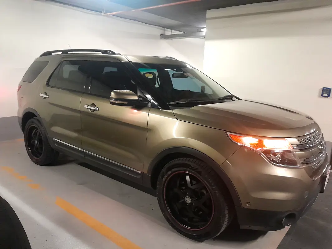 Ford Explorer 2012 — photo 1 of 6