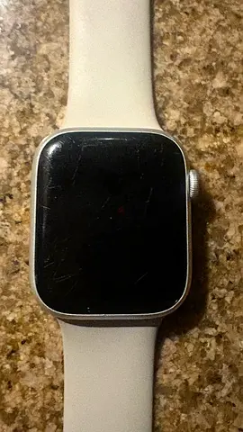 URGENT SALE : Apple Watch Series 8 – 45mm GPS