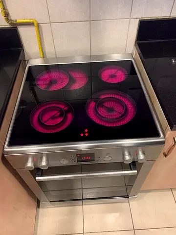 Electric Stove with Ceramic Hob and Oven - Good Working Condition