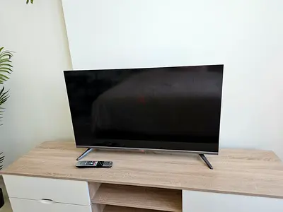 40 LED Smart TV with Remote - Good Working Condition