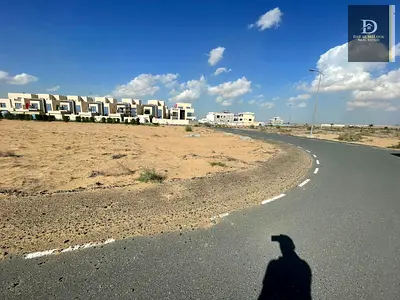 فرصة لا تتكرر في تلال | أرض فيلا على شارع 18 متر وموقع استثماري جاهز للبناء