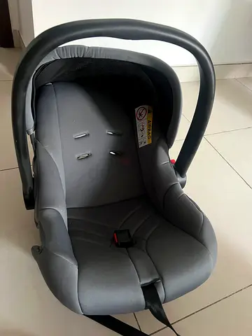 Juniors brand Used infant rear-facing car seat / baby carrier (single) - grey