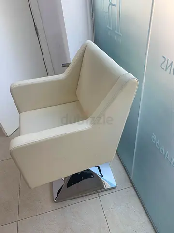Hairdressing chair