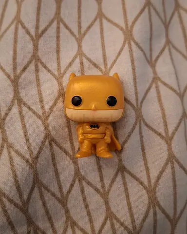 Kinder Joy x DC  funko pop- Rare Gold batman figurine