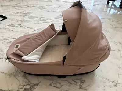 Used detachable bassinet/carrycot in good condition